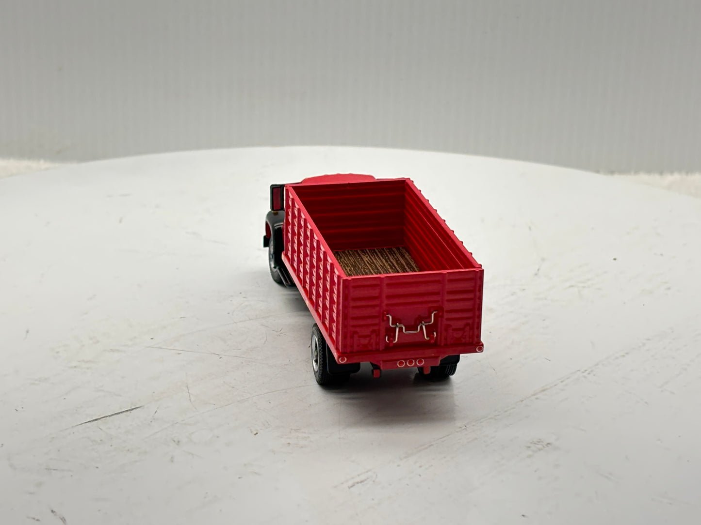1/64 International Loadstar Red