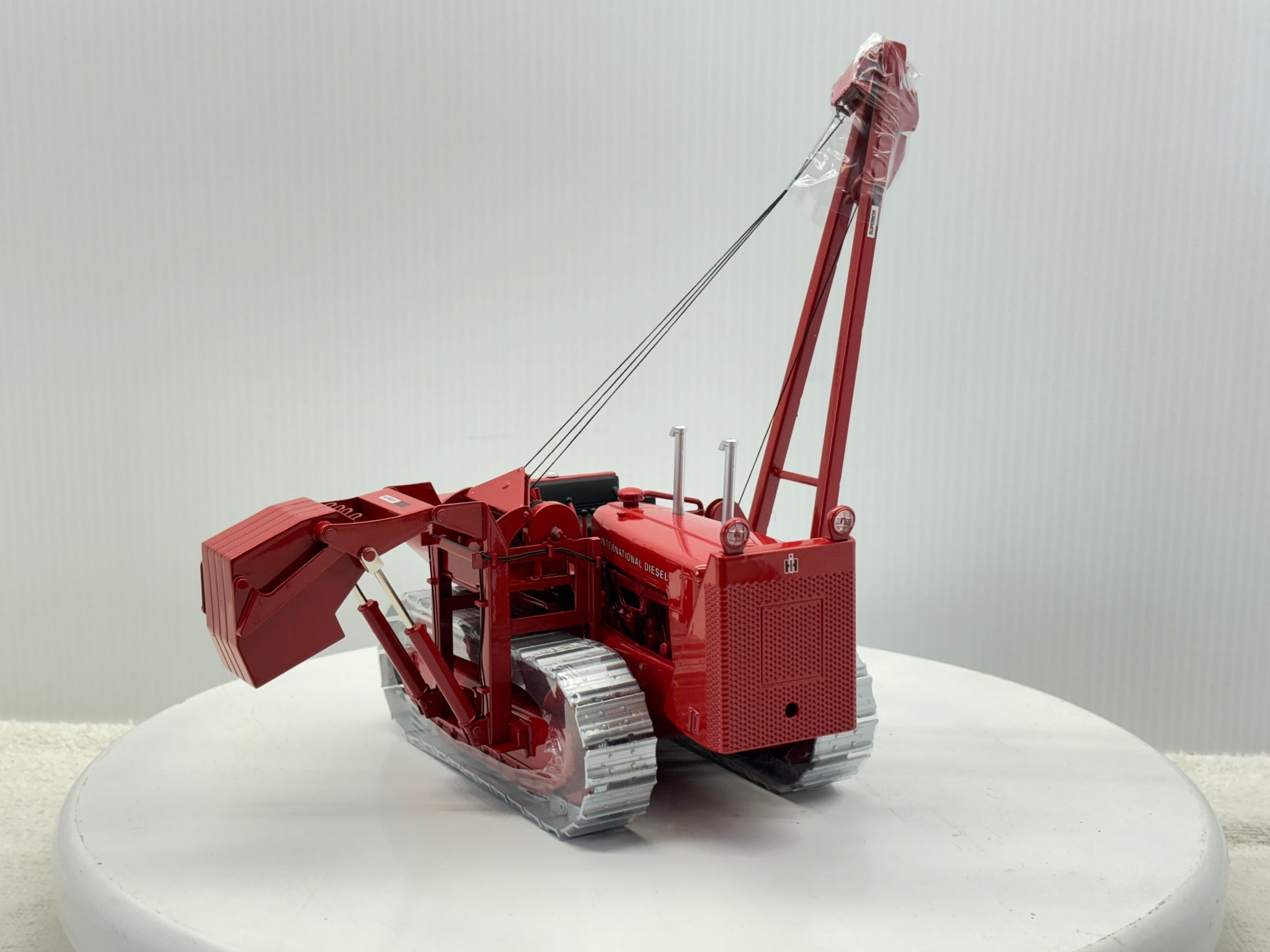 1/25 International TD-24 Pipe Layer