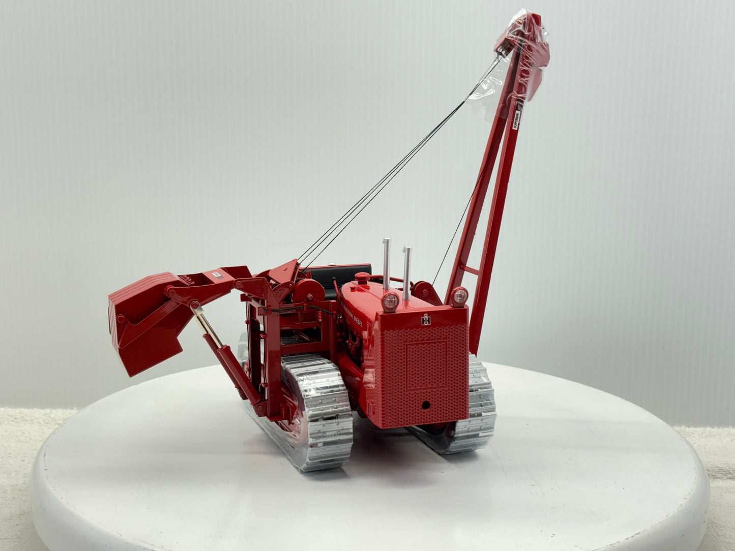 1/25 International TD-24 Pipe Layer