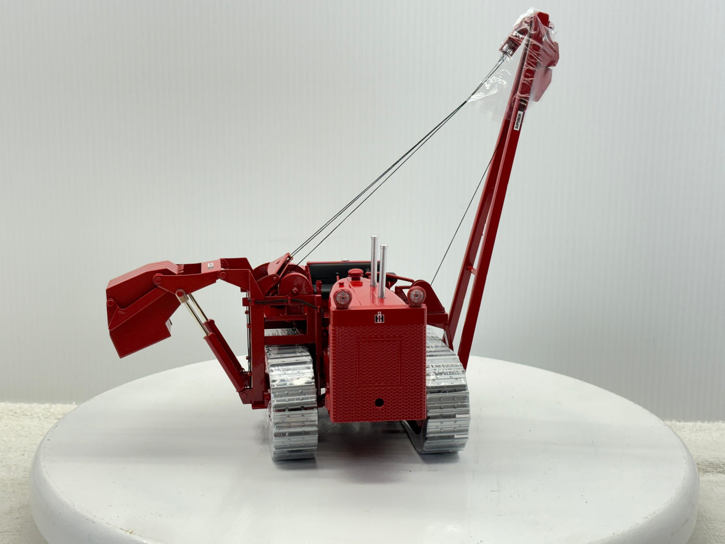 1/25 International TD-24 Pipe Layer