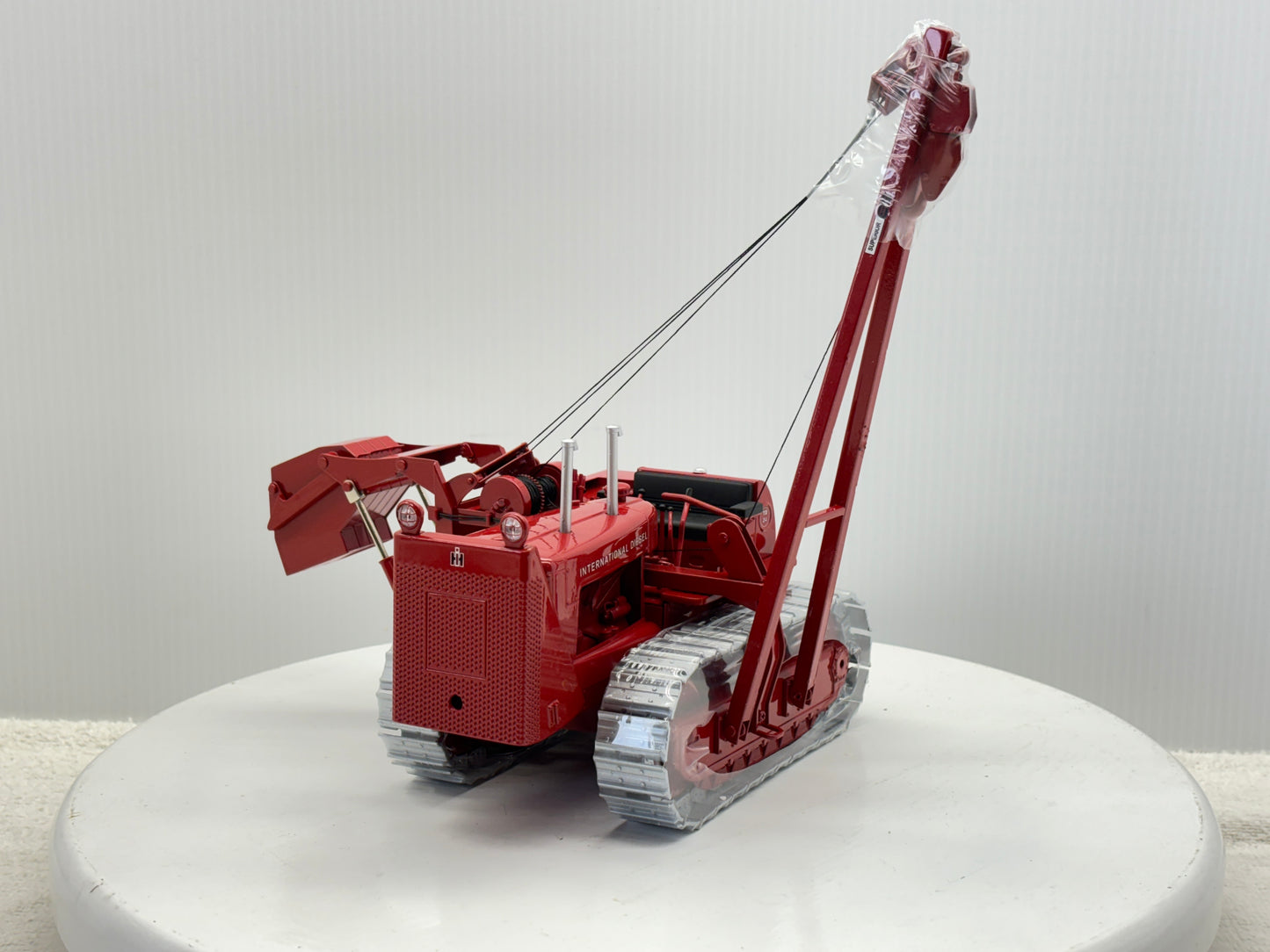 1/25 International TD-24 Pipe Layer