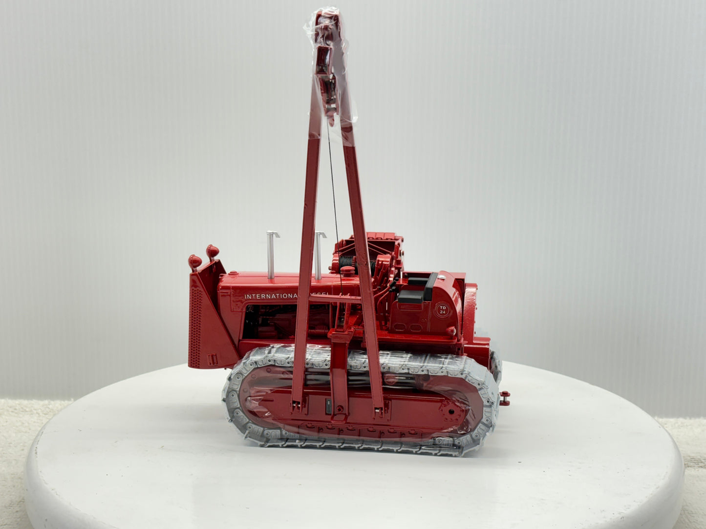 1/25 International TD-24 Pipe Layer