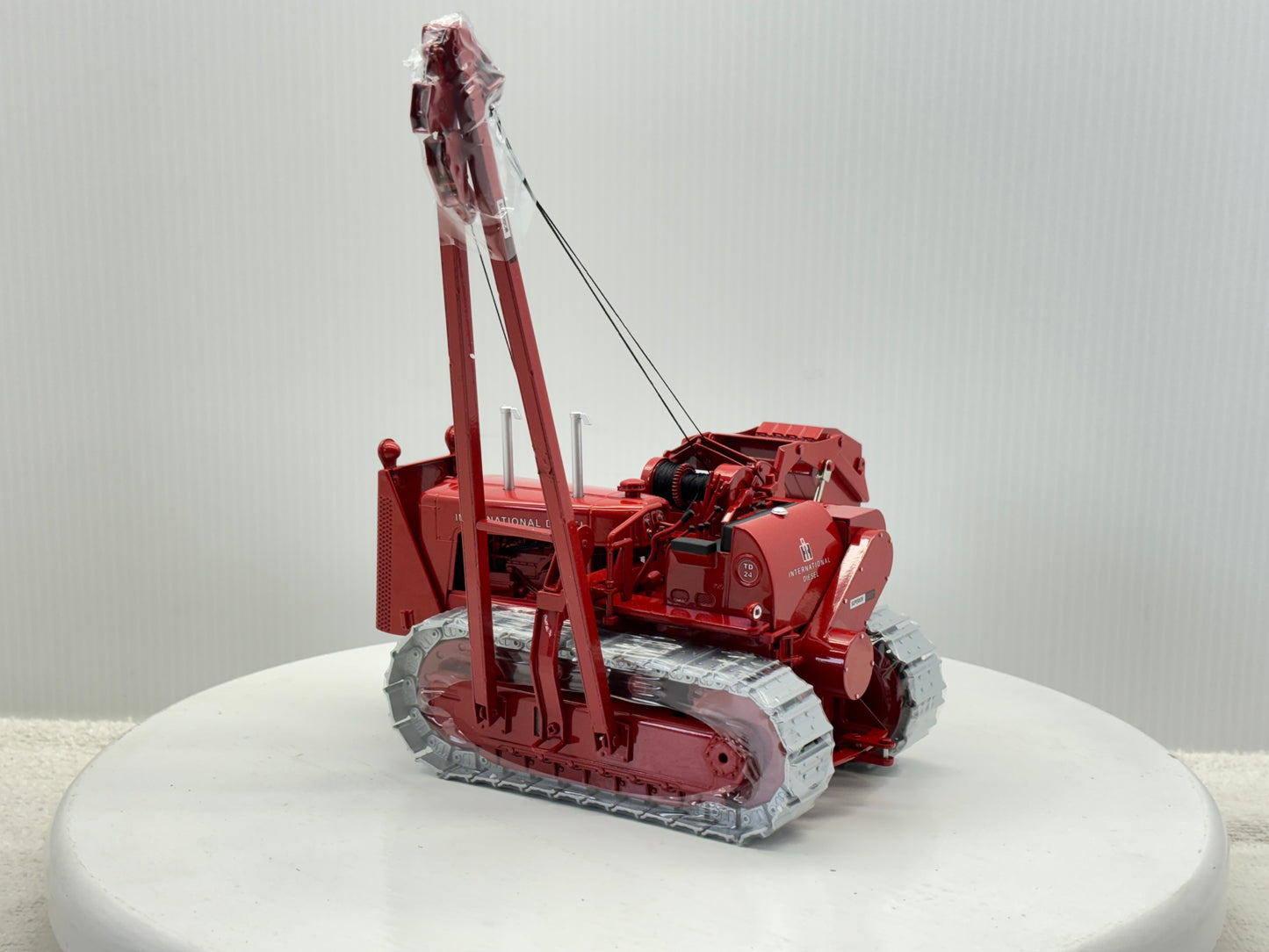 1/25 International TD-24 Pipe Layer