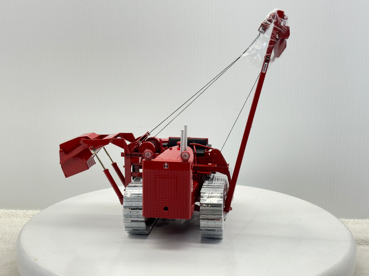 1/25 International TD-24 Pipe Layer