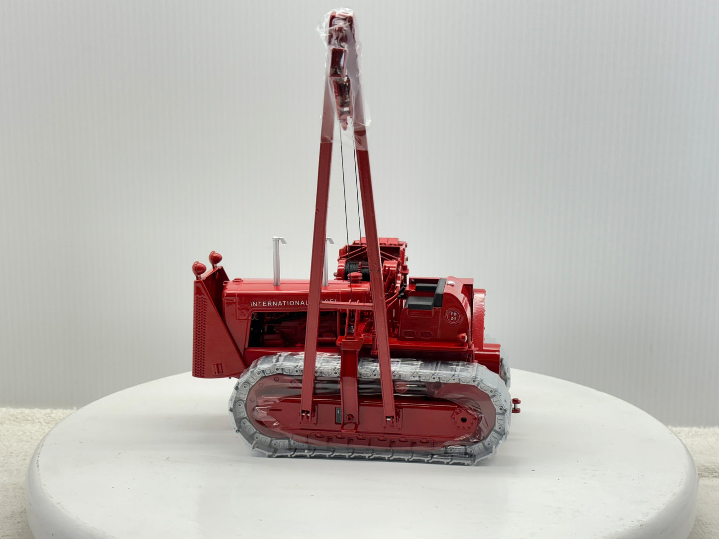 1/25 International TD-24 Pipe Layer