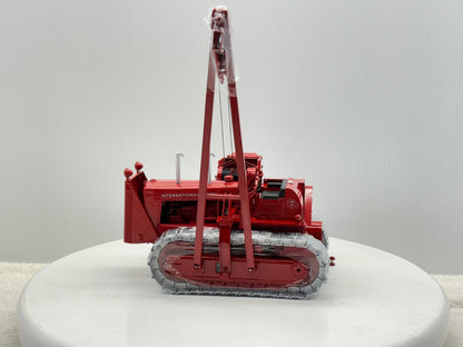 1/25 International TD-24 Pipe Layer