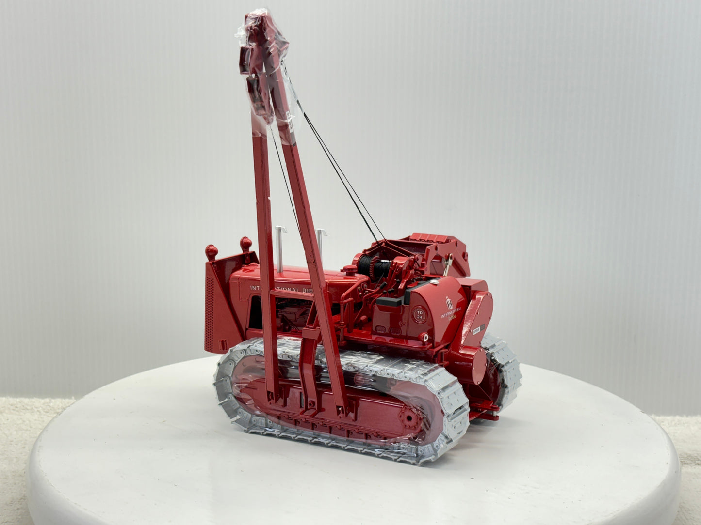 1/25 International TD-24 Pipe Layer