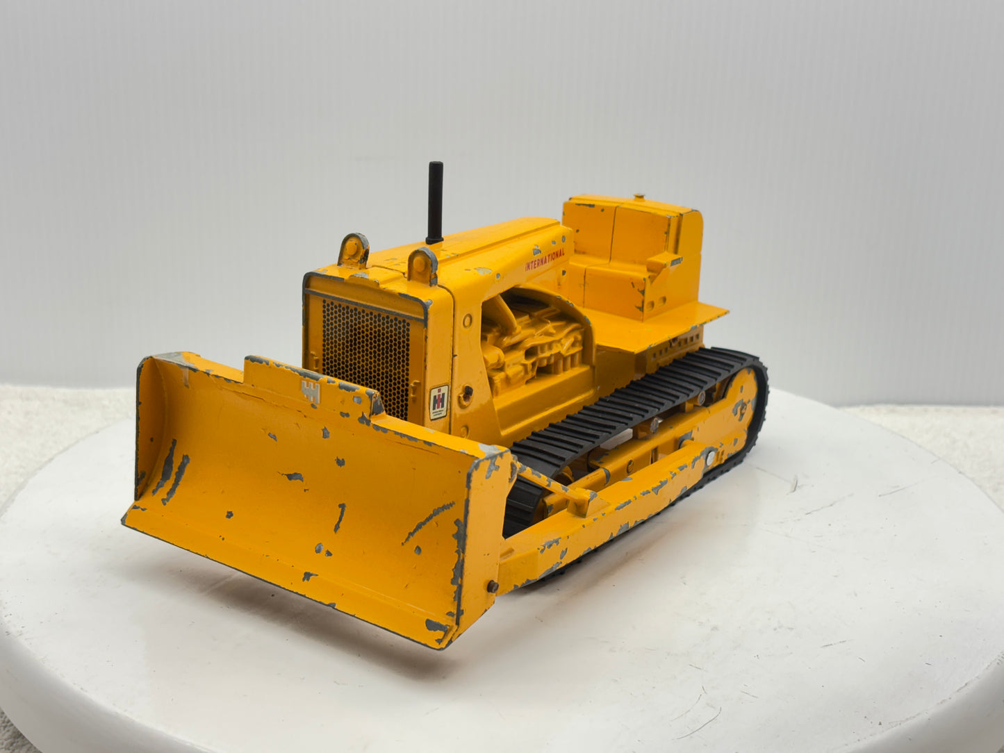 1/16 International TD-25 Crawler