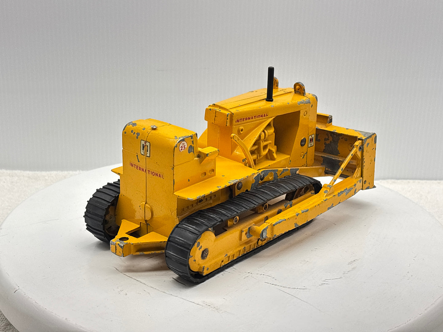 1/16 International TD-25 Crawler