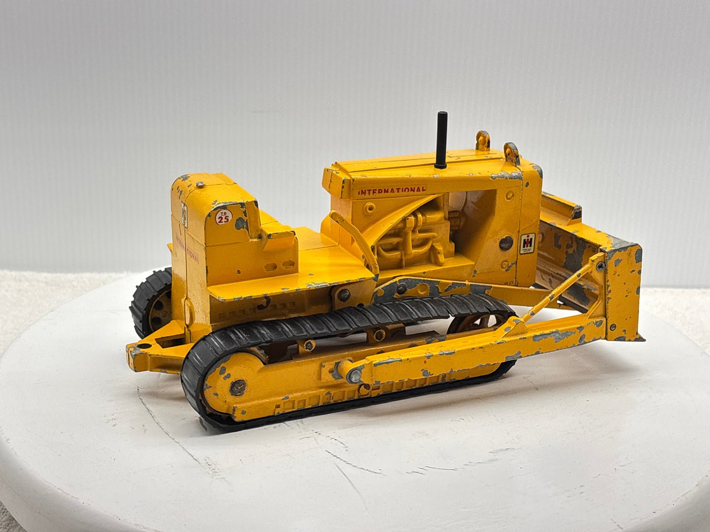 1/16 International TD-25 Crawler
