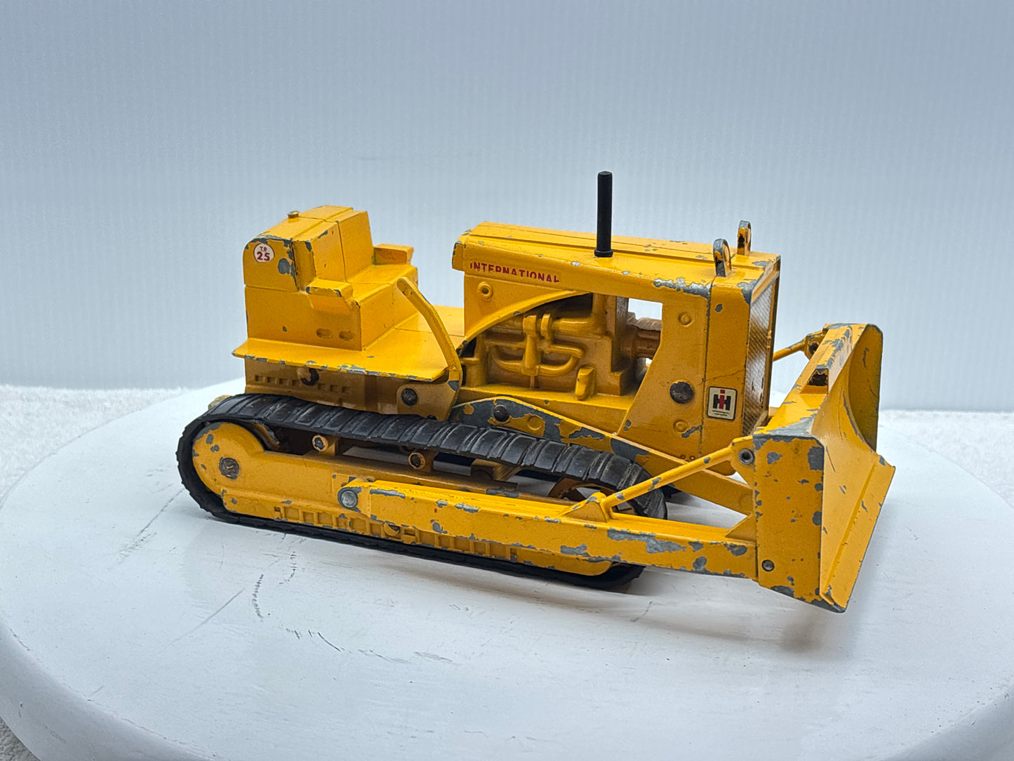 1/16 International TD-25 Crawler