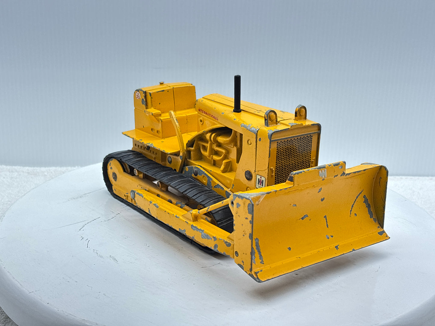 1/16 International TD-25 Crawler