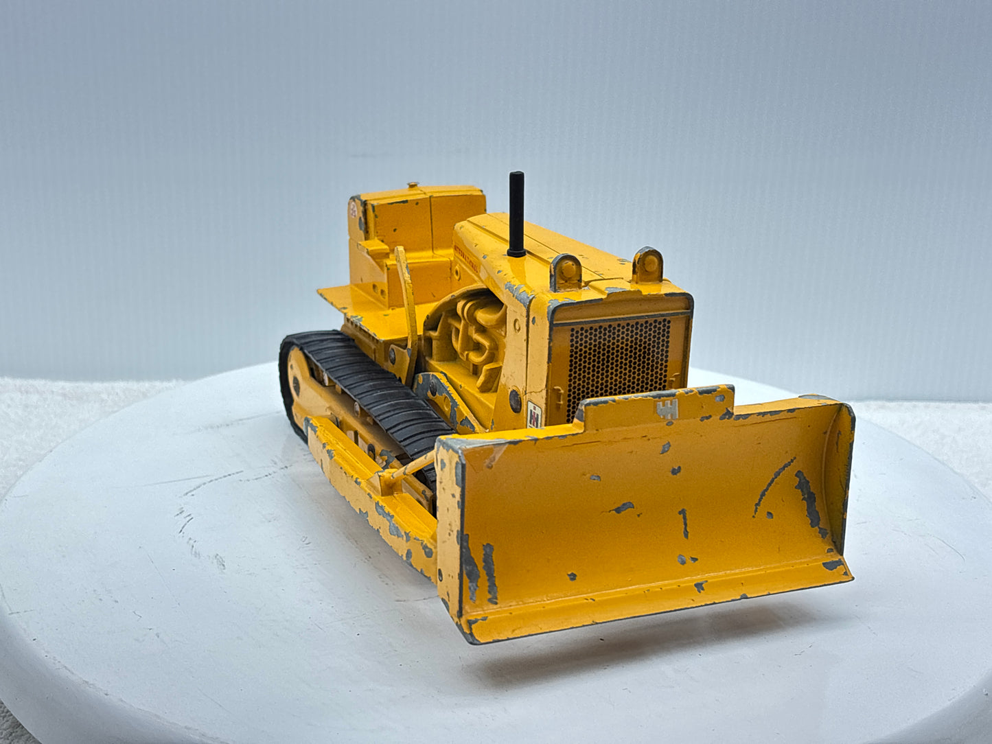 1/16 International TD-25 Crawler