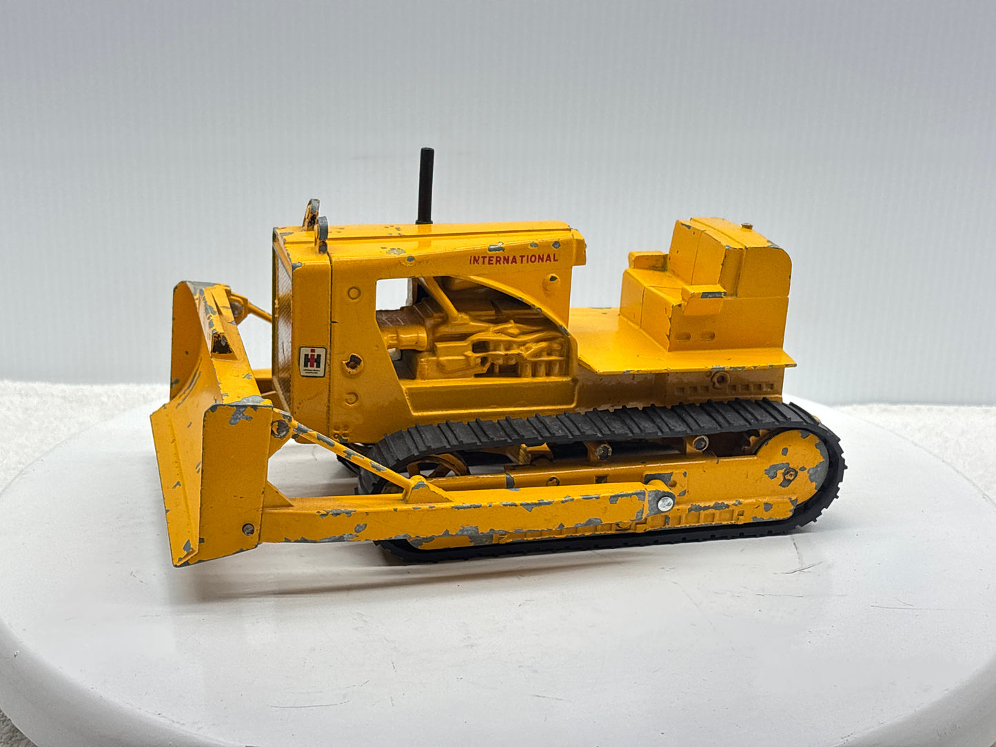 1/16 International TD-25 Crawler