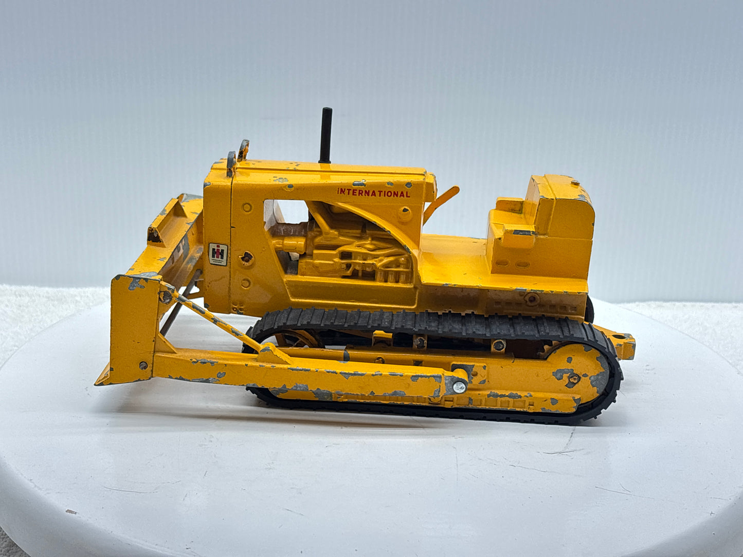 1/16 International TD-25 Crawler