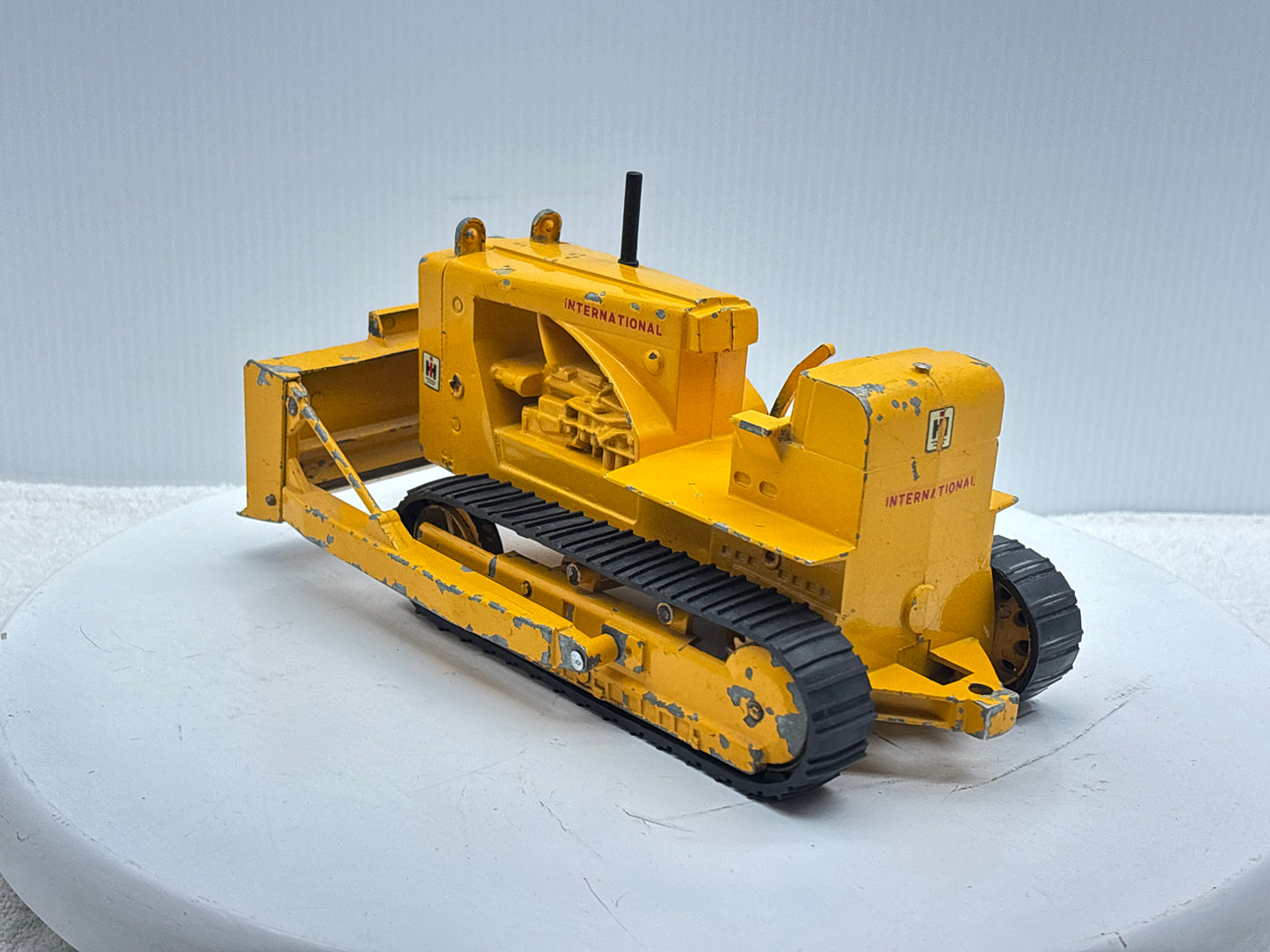 1/16 International TD-25 Crawler