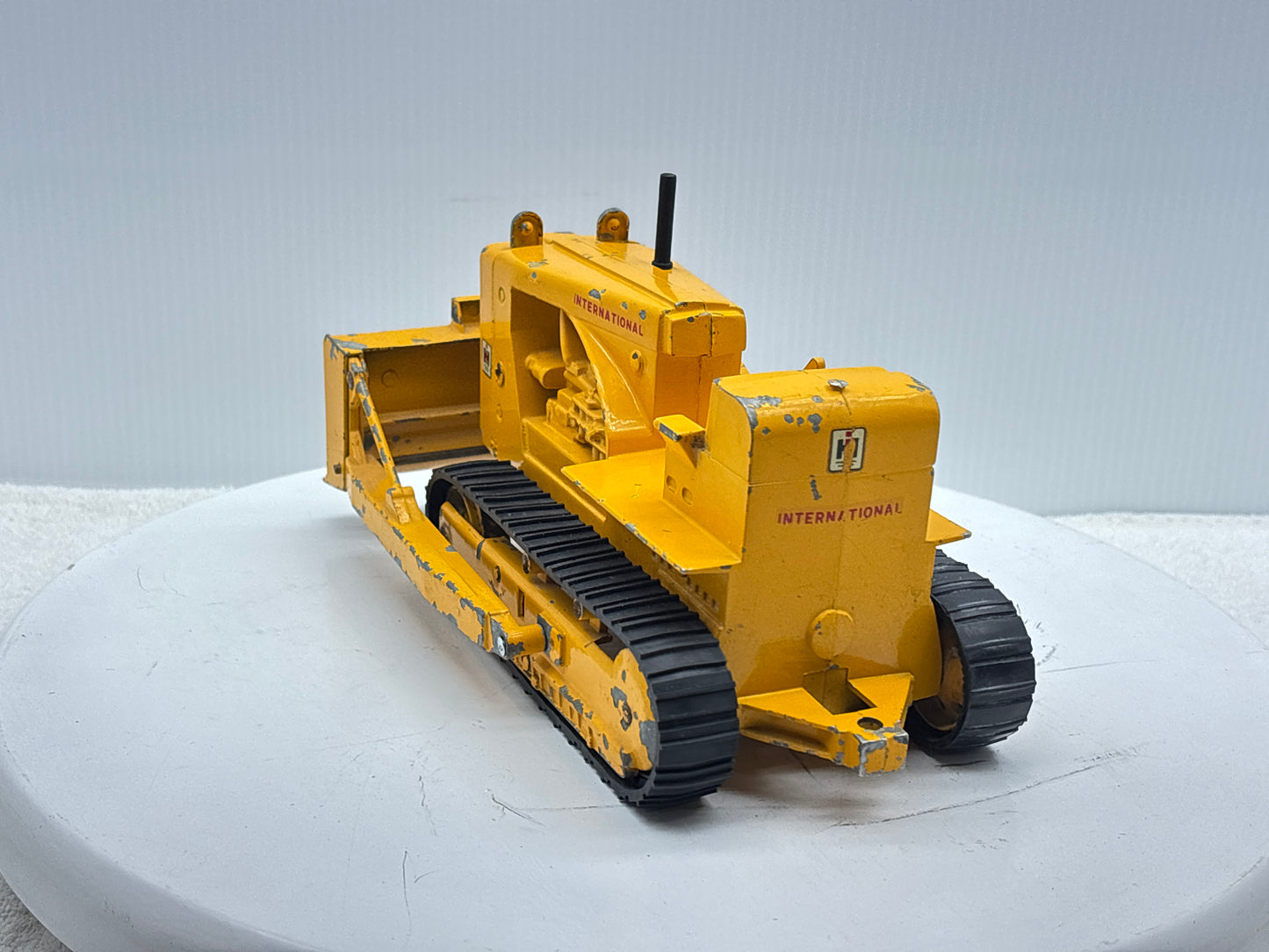 1/16 International TD-25 Crawler