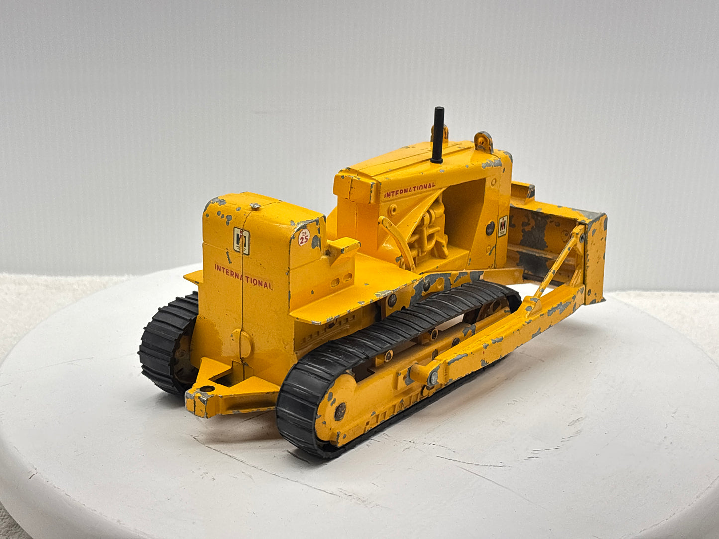 1/16 International TD-25 Crawler