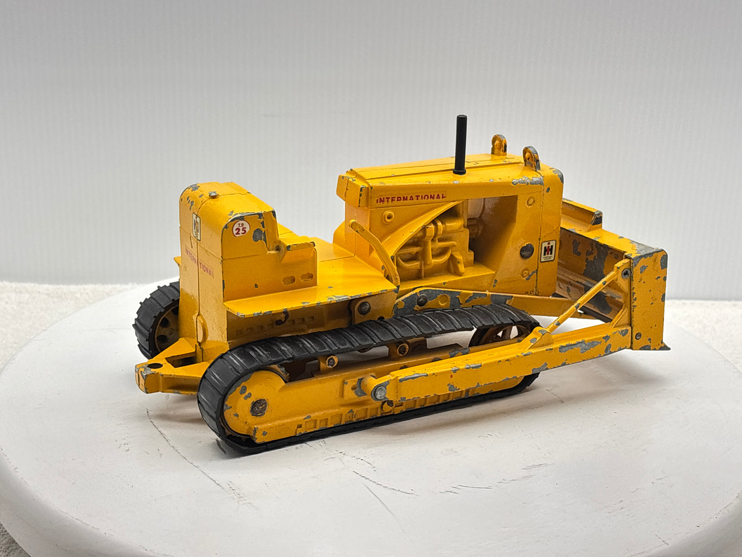 1/16 International TD-25 Crawler