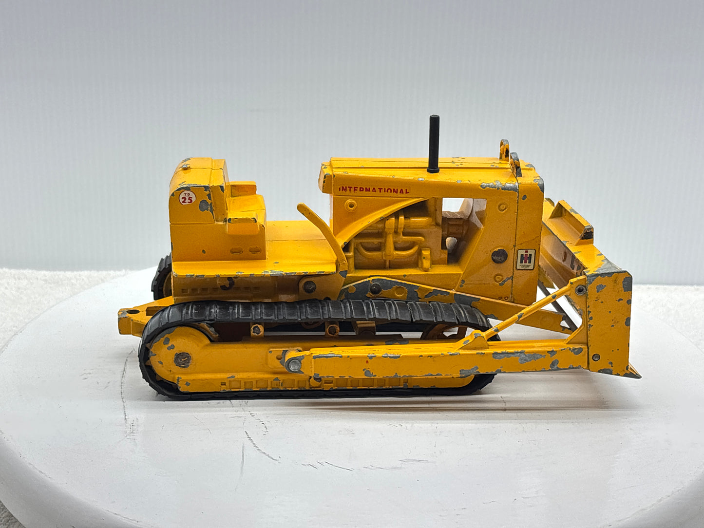 1/16 International TD-25 Crawler