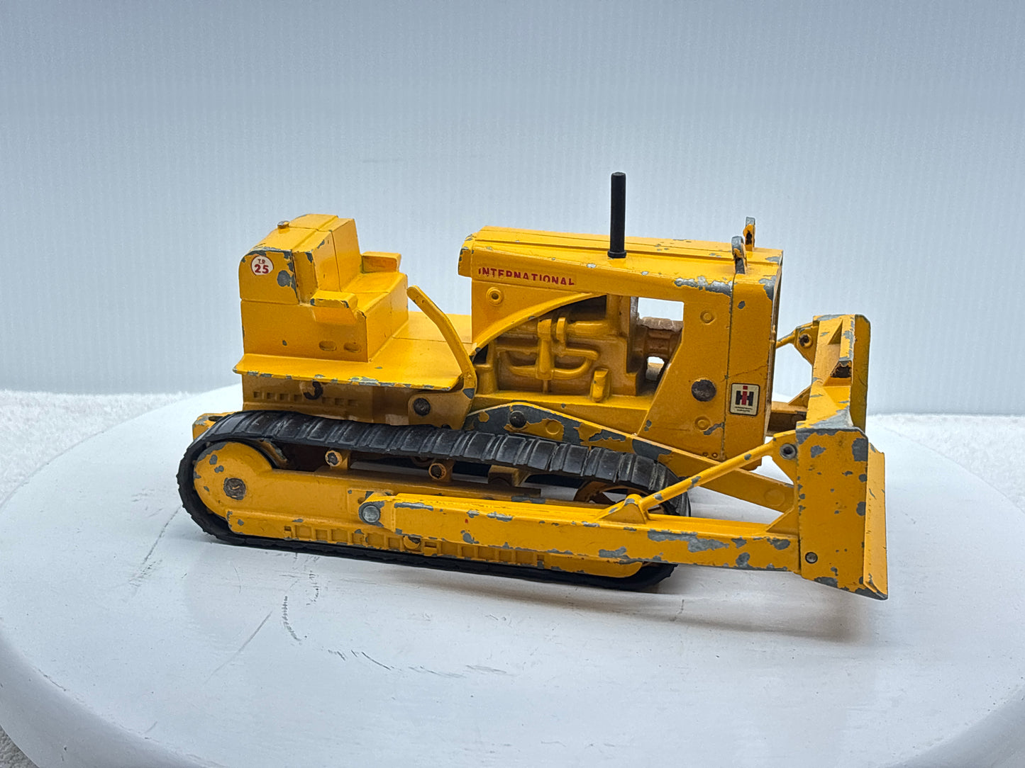 1/16 International TD-25 Crawler