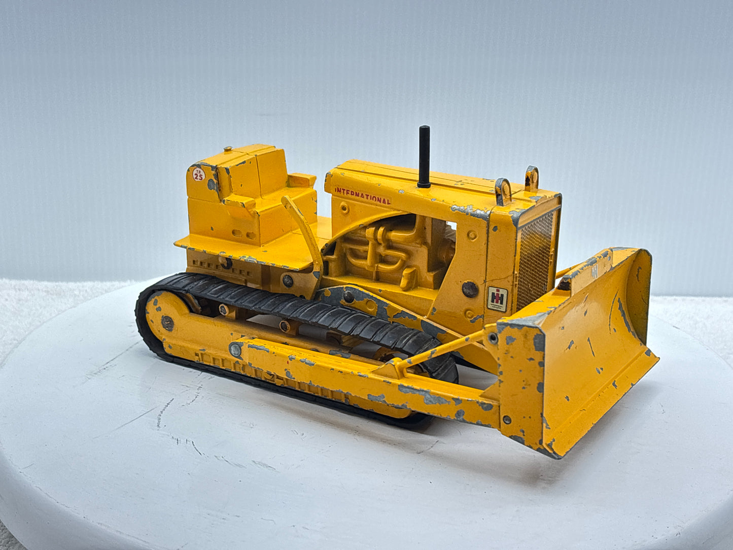 1/16 International TD-25 Crawler