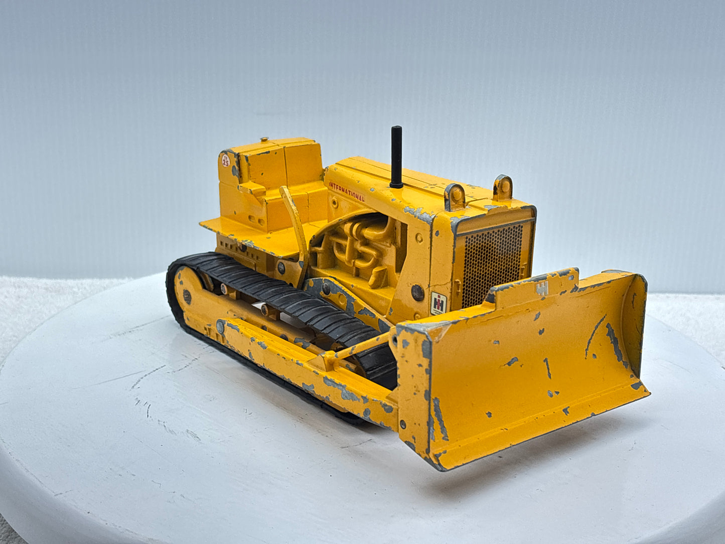 1/16 International TD-25 Crawler