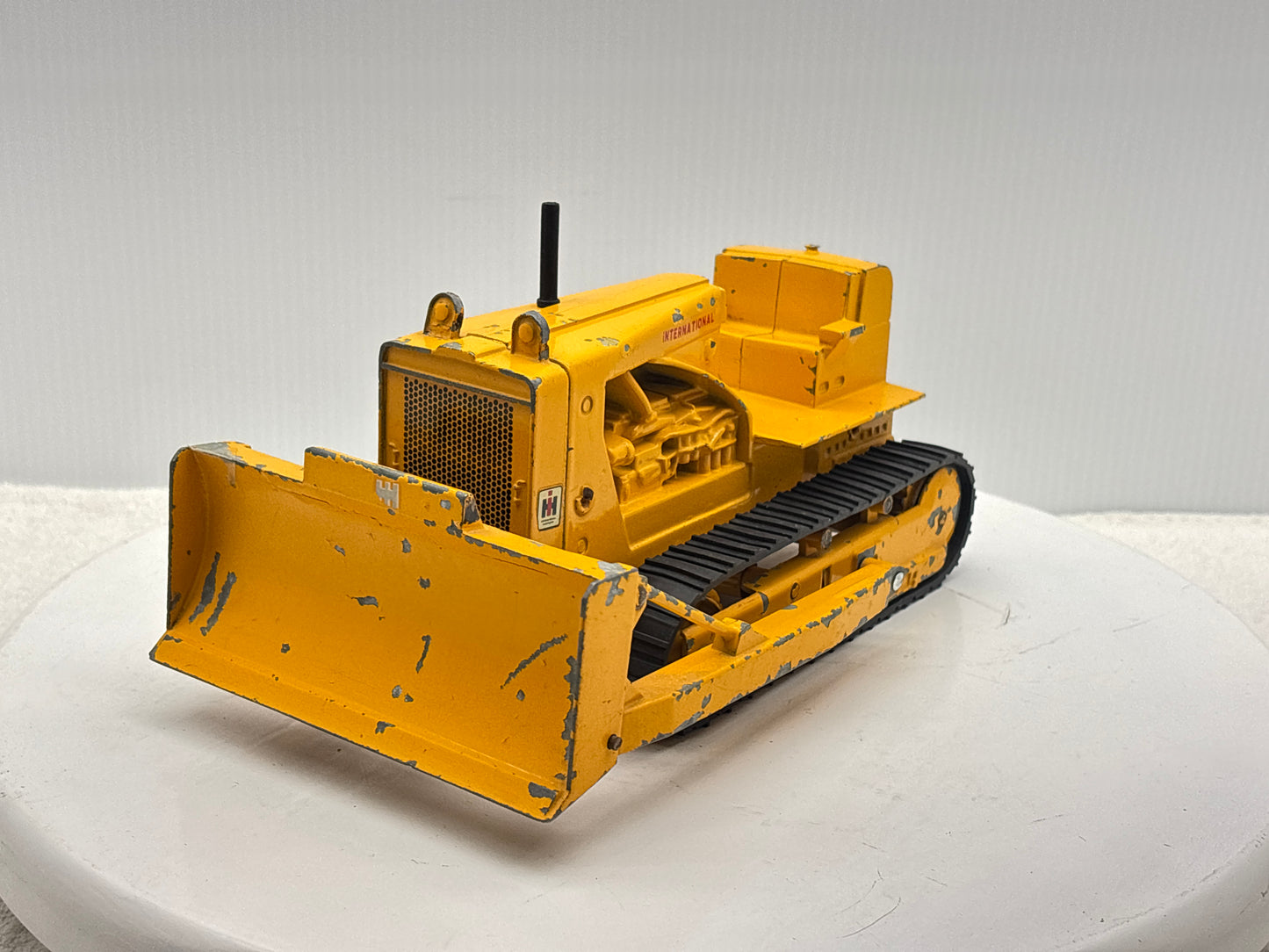 1/16 International TD-25 Crawler