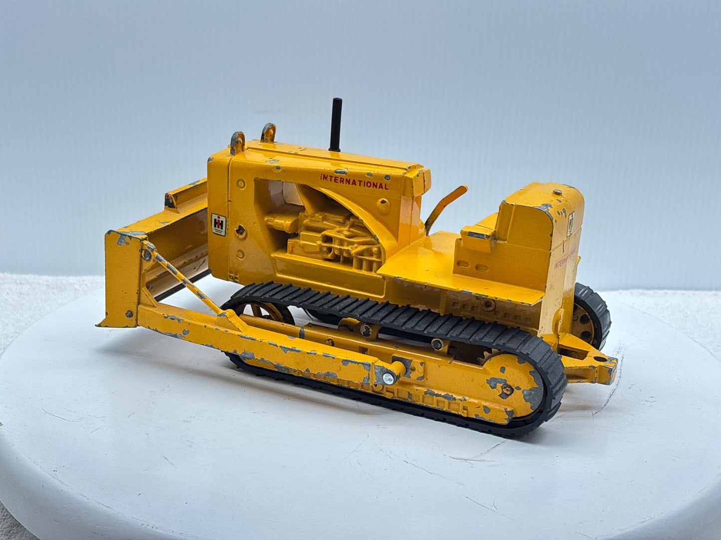 1/16 International TD-25 Crawler