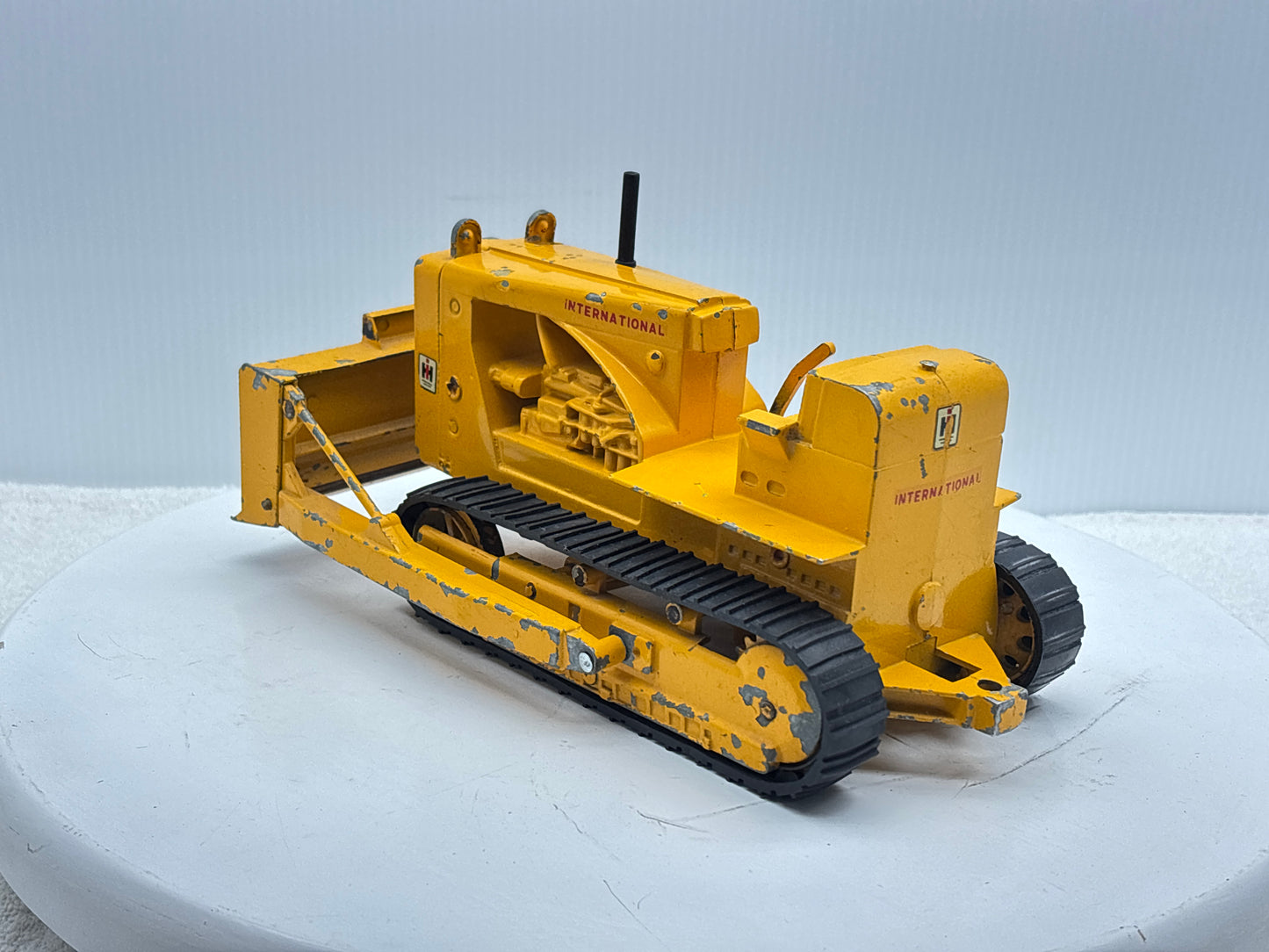 1/16 International TD-25 Crawler
