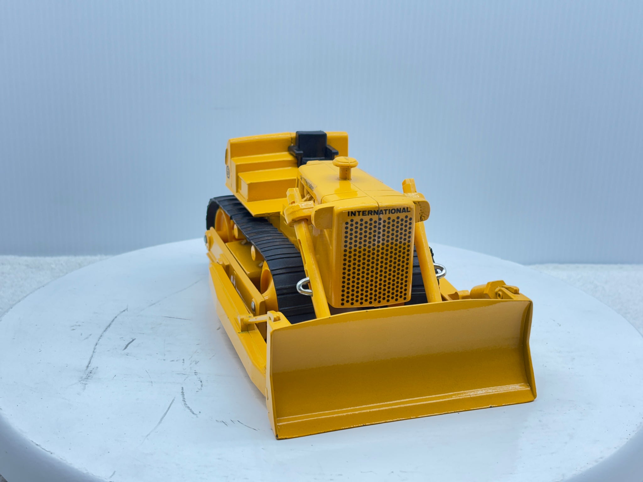 1/16 International TD-25 Crawler