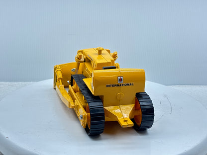 1/16 International TD-25 Crawler