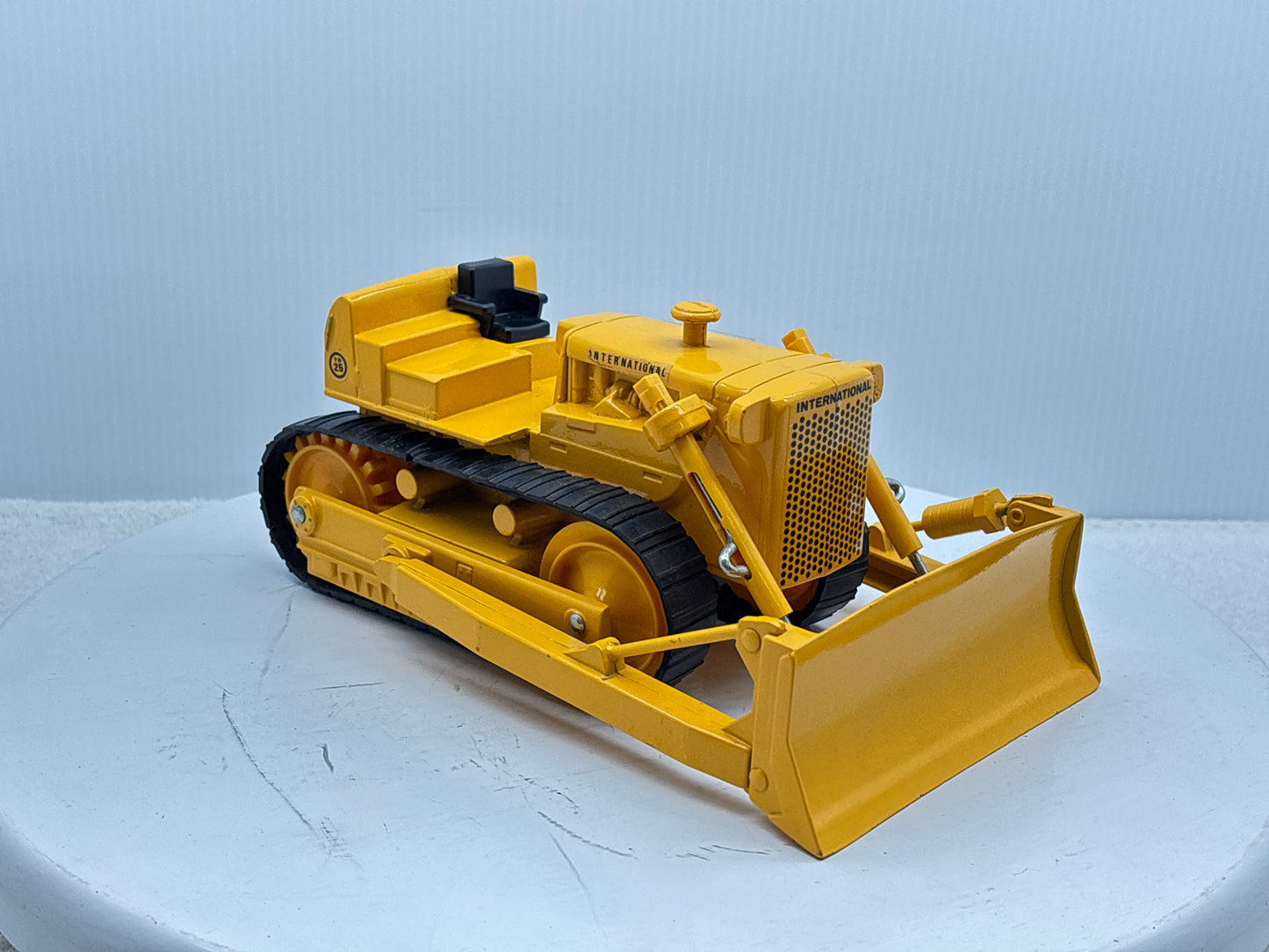 1/16 International TD-25 Crawler