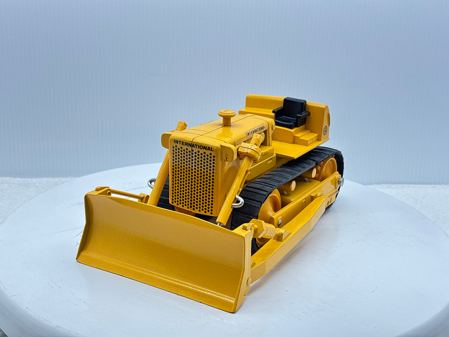 1/16 International TD-25 Crawler