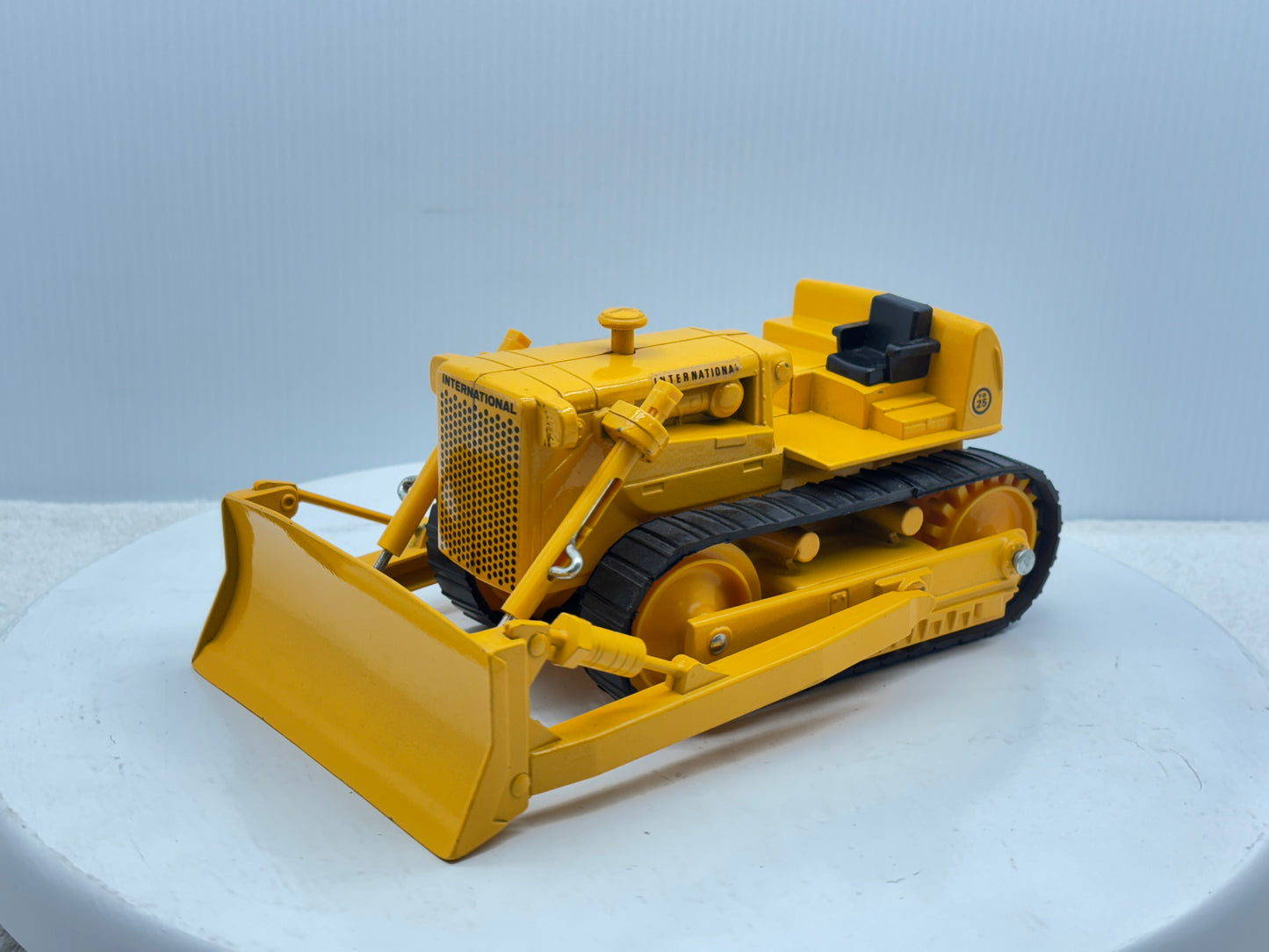 1/16 International TD-25 Crawler