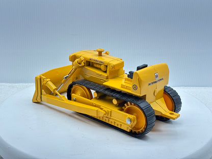 1/16 International TD-25 Crawler