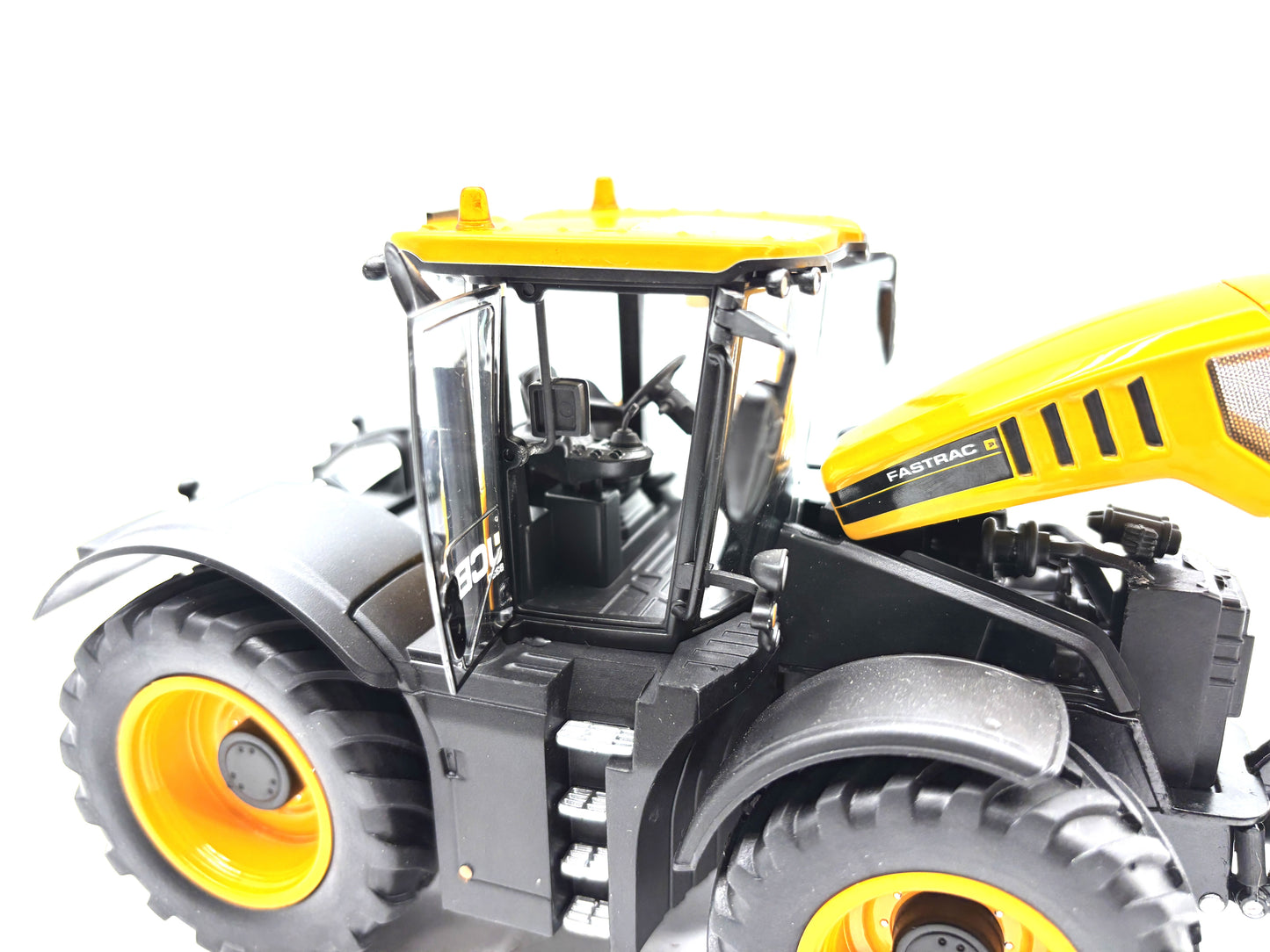 1/32 JCB Fastrac 8330