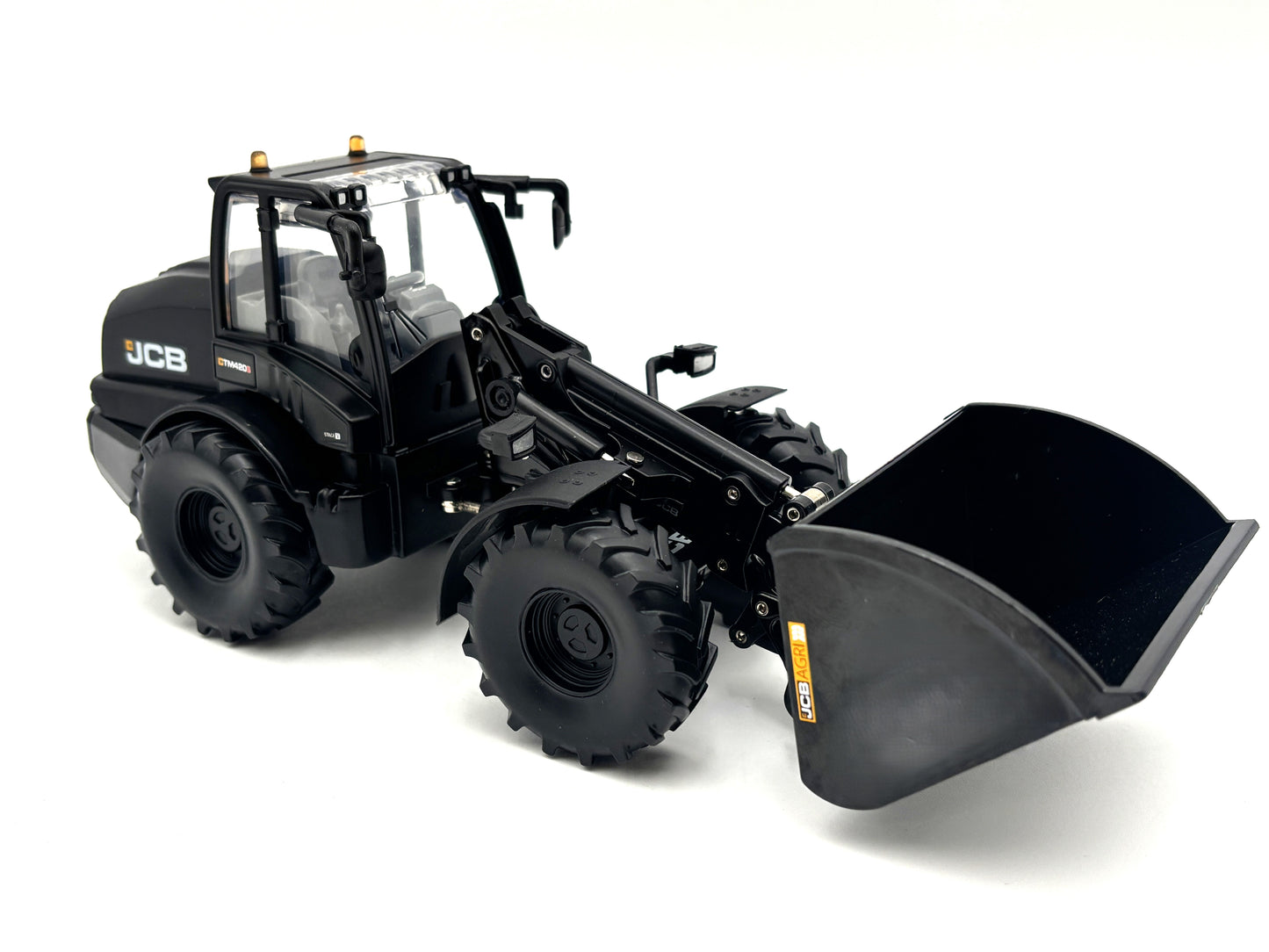 1/32 JCB TM420S ''Black Edition'' Telehandler