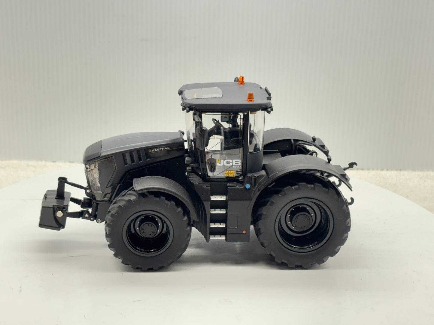 1/32 JCB 8330 Black Stealth