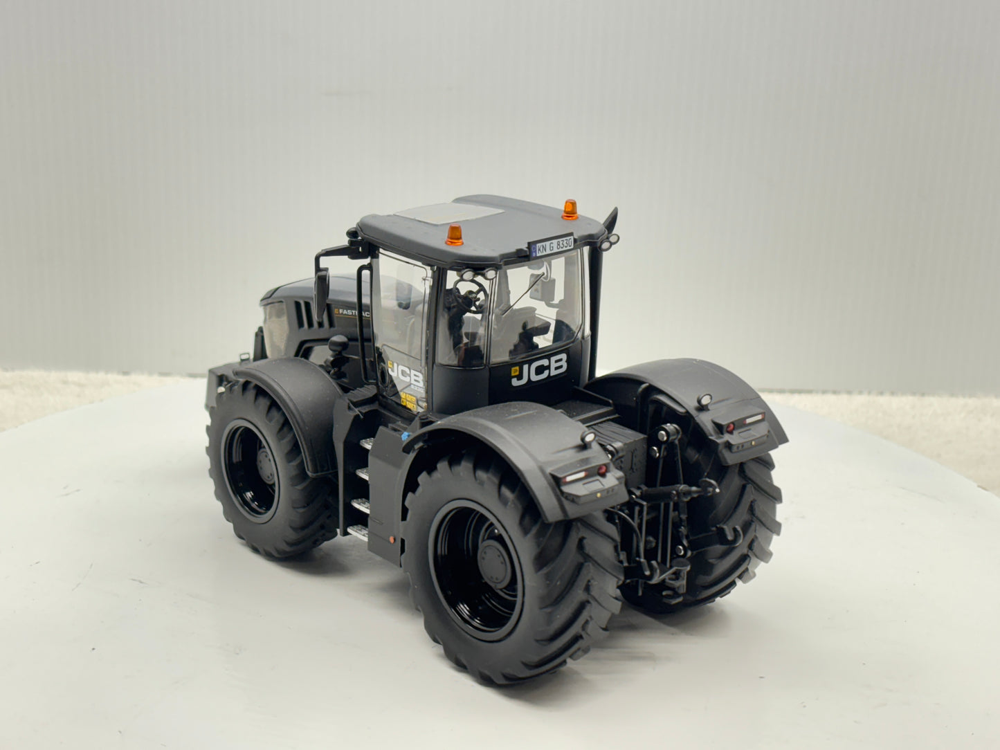1/32 JCB 8330 Black Stealth