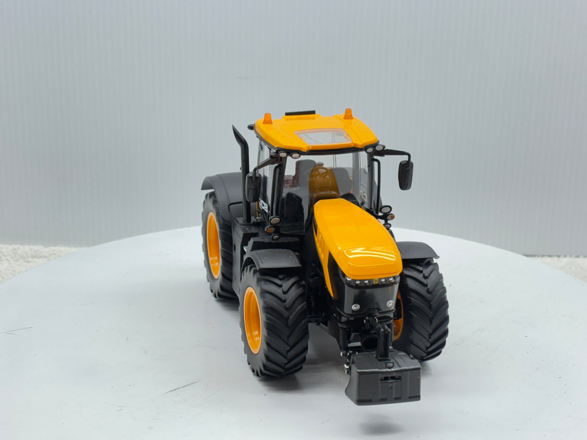 1/32 JCB Fastrac 8330