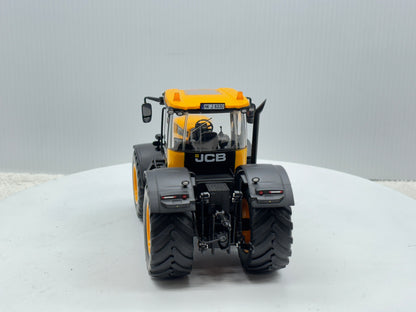 1/32 JCB Fastrac 8330