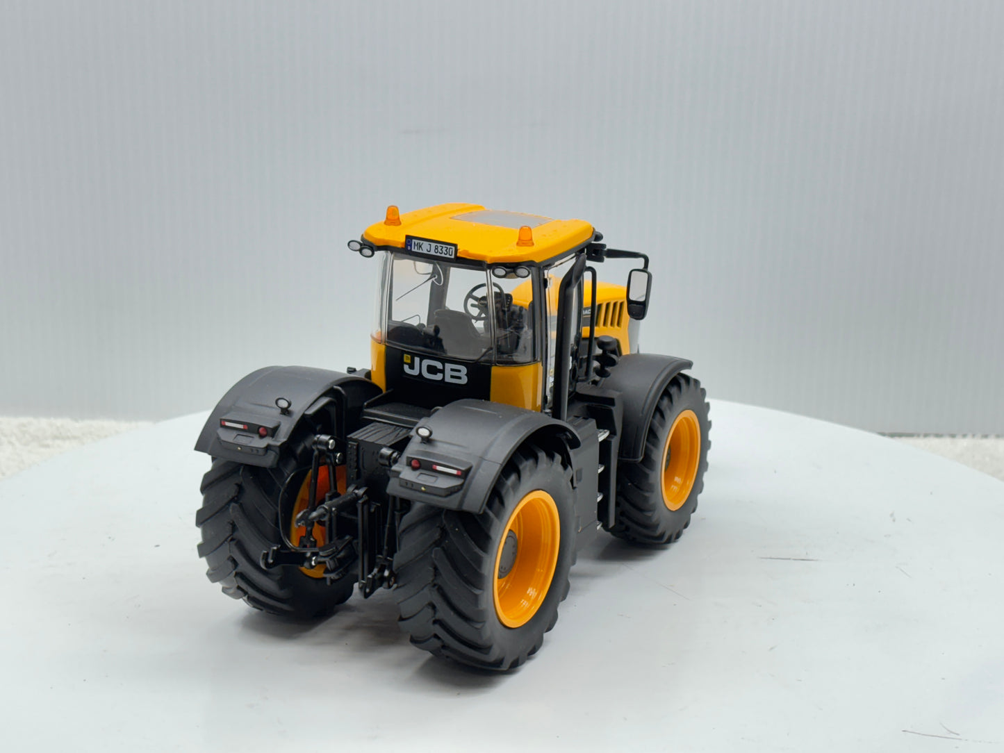 1/32 JCB Fastrac 8330