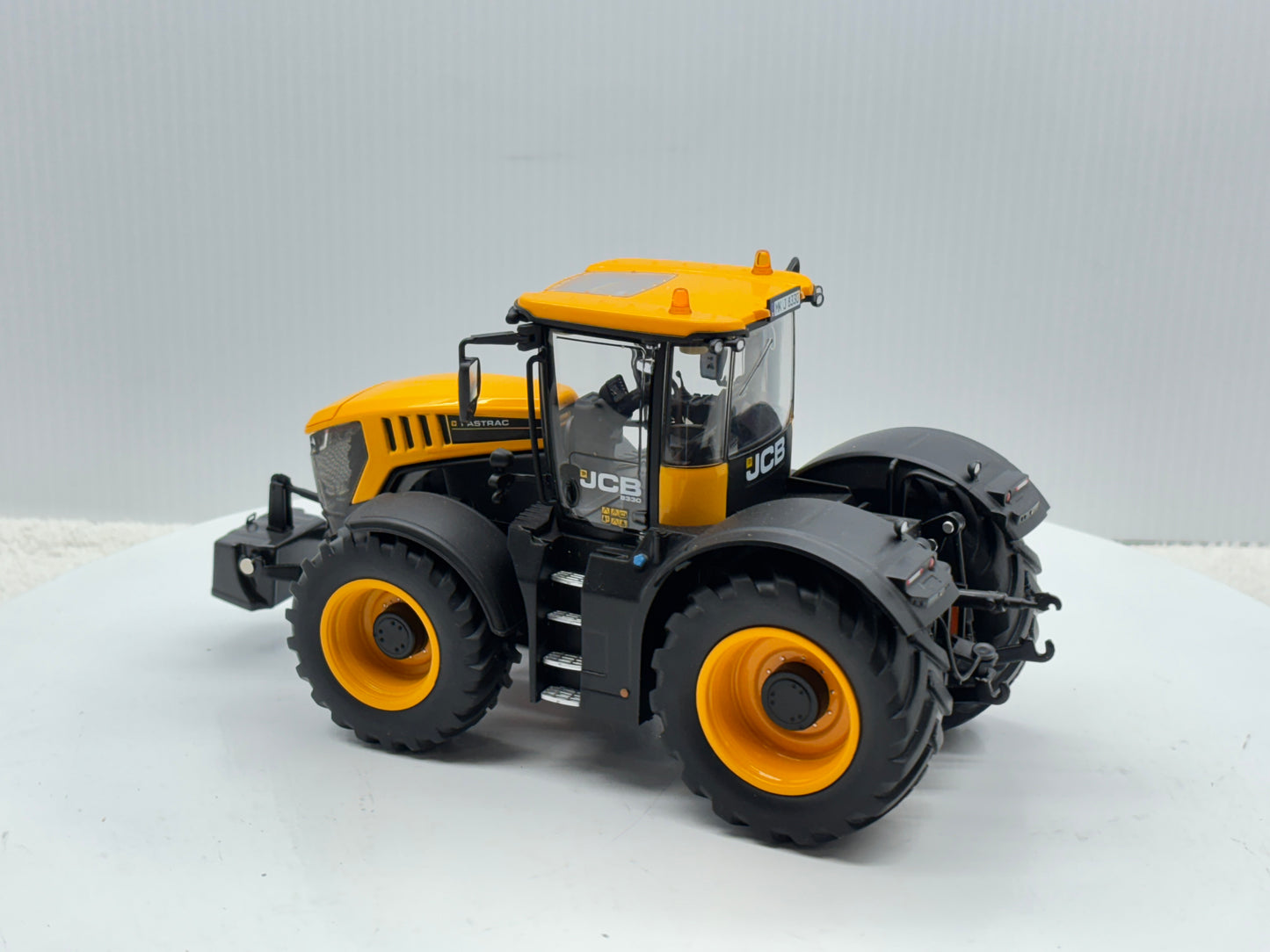 1/32 JCB Fastrac 8330