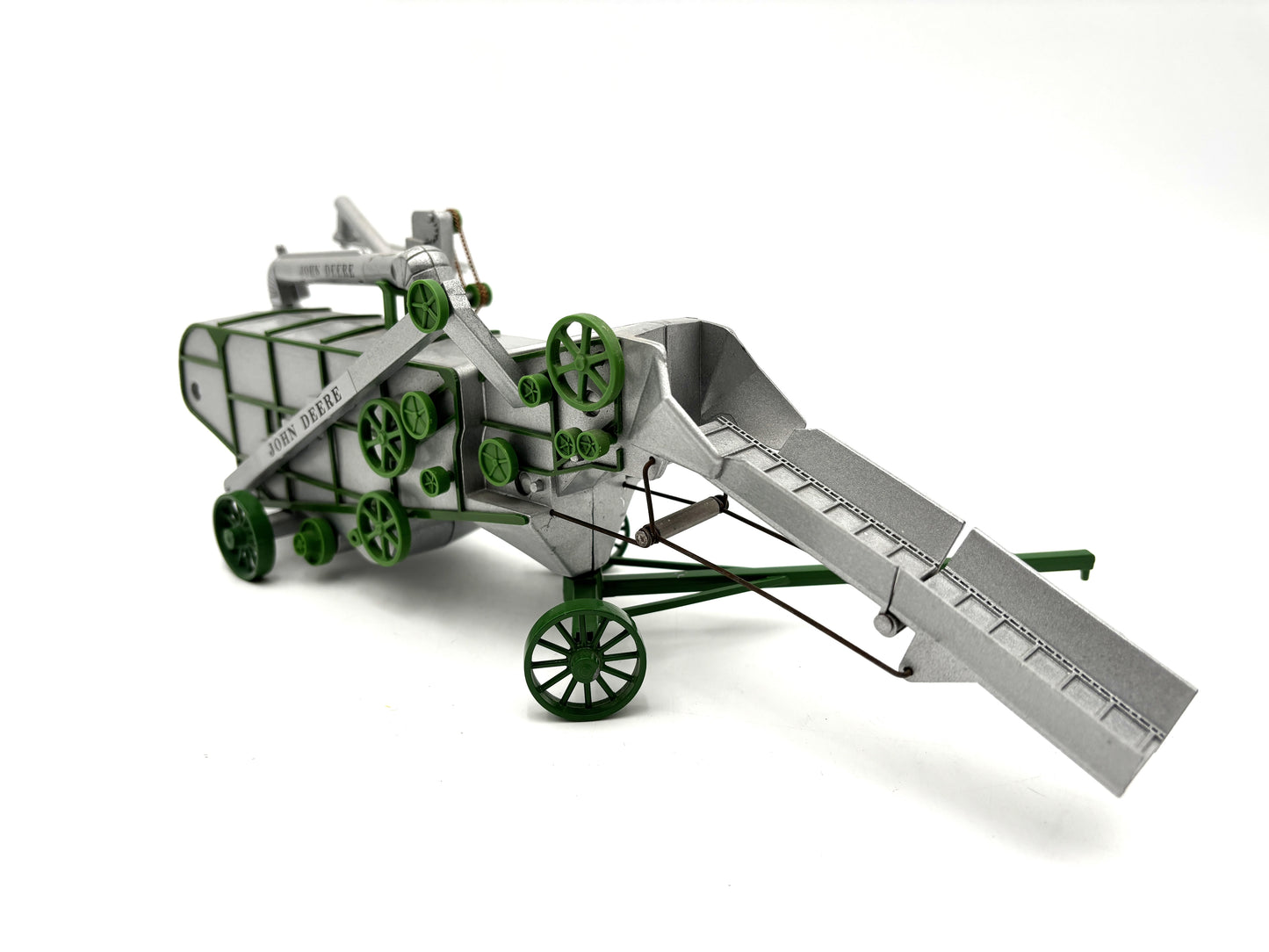 1/28 John Deere 28 x 46 1938 Thresher