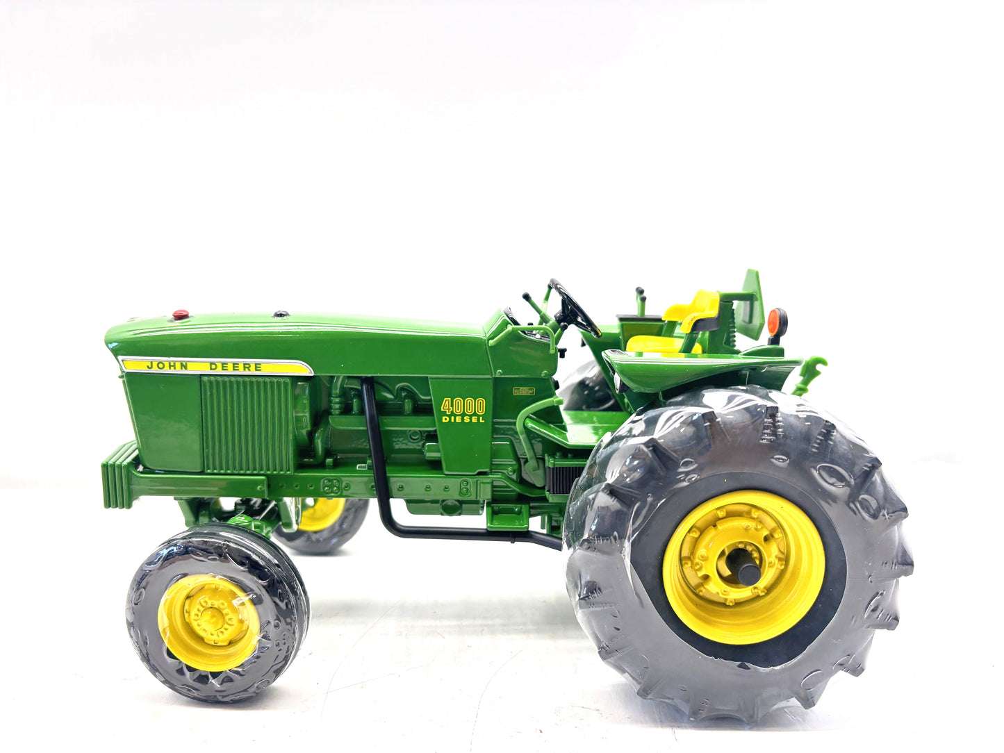 1/16 John Deere 4000 Two Cylinder