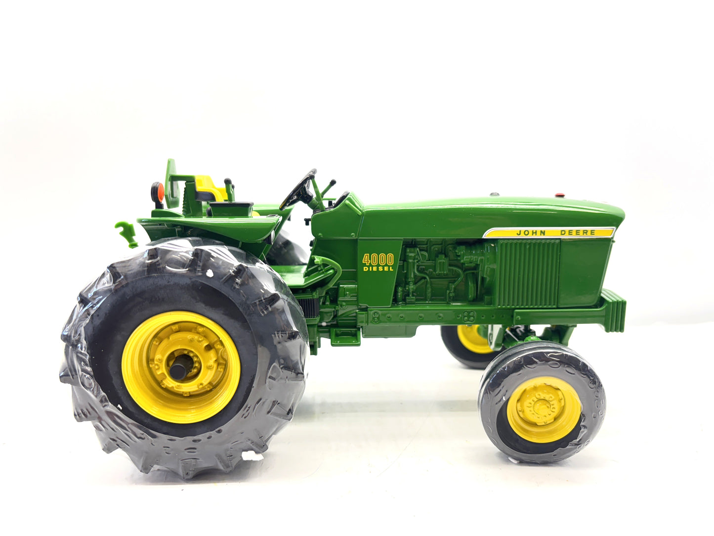 1/16 John Deere 4000 Two Cylinder