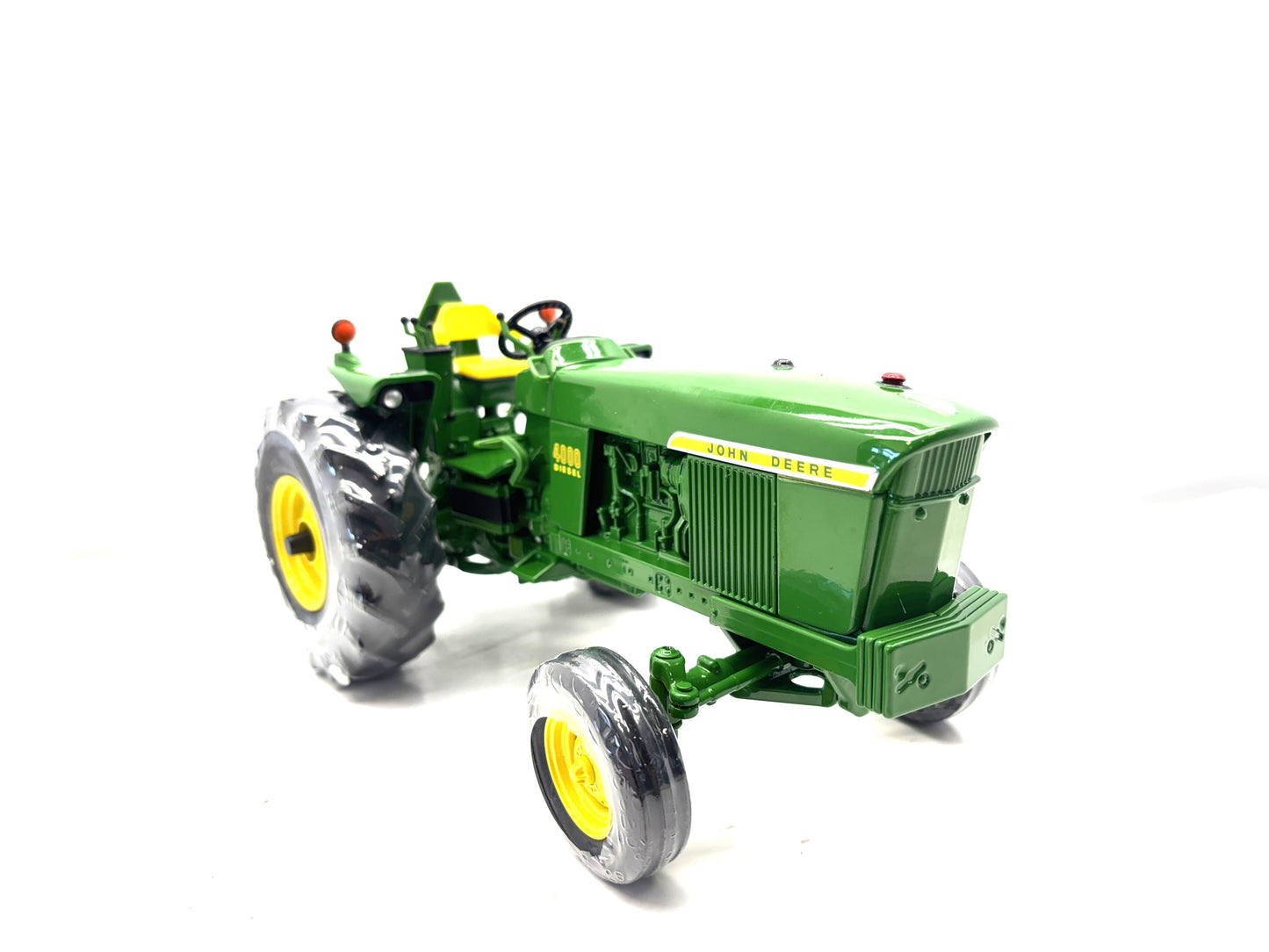 1/16 John Deere 4000 Two Cylinder