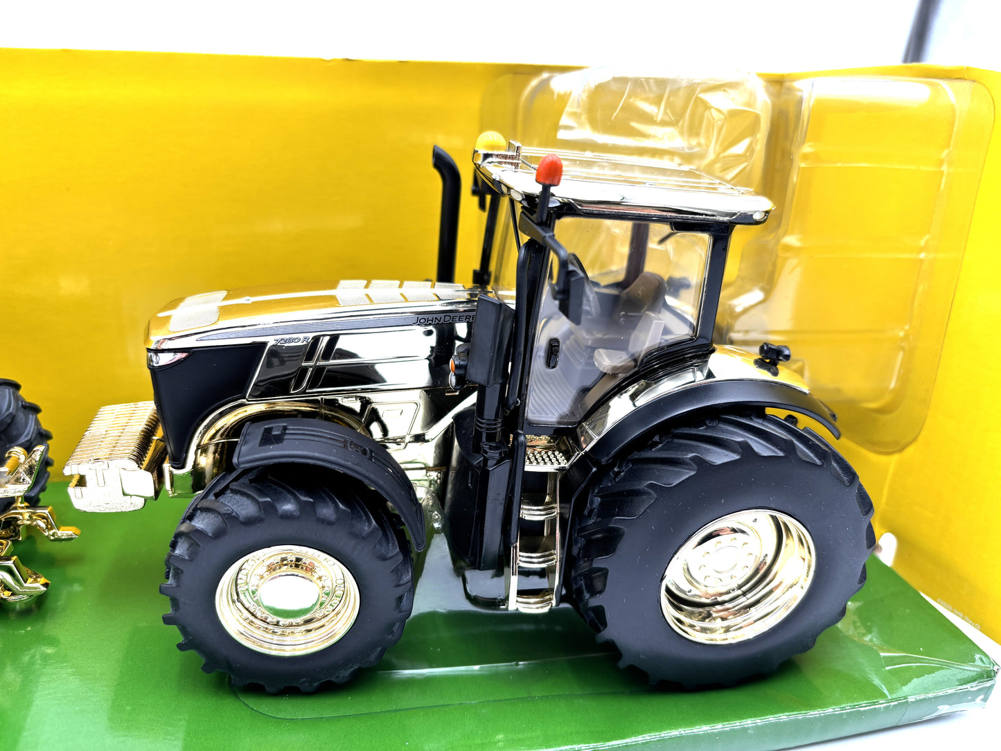 1/32 John Deere 4020-7280R Limited Edition ''Then and Now'' Gold Tractor Duo Set
