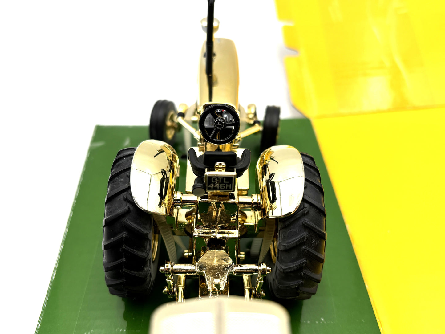1/32 John Deere 4020-7280R Limited Edition ''Then and Now'' Gold Tractor Duo Set
